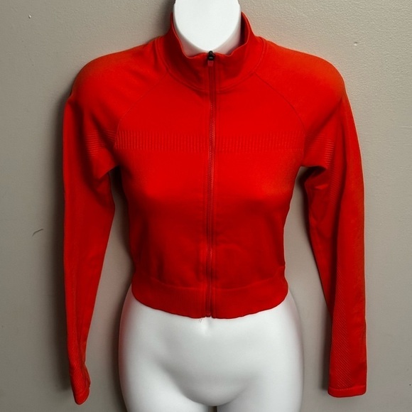 - Fabletics Crop Jacket size XS FULL ZIP - Picture 1 of 6